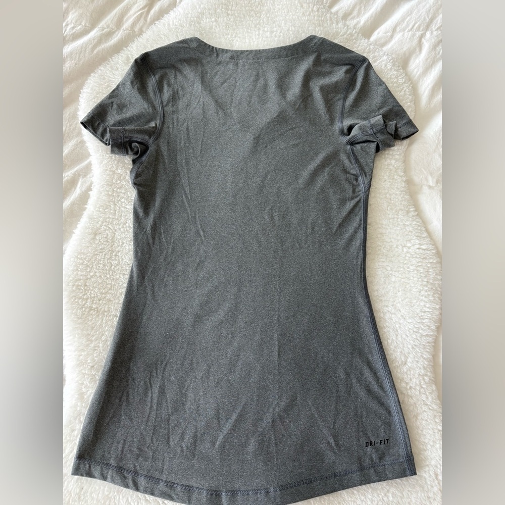 Nike Women's Nike Training Short Sleeve Top size S - Picture 9 of 10